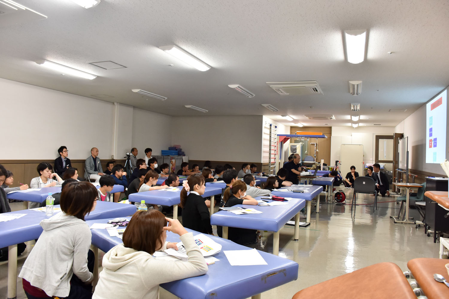 慢性期リハビリ合同症例研究会の様子