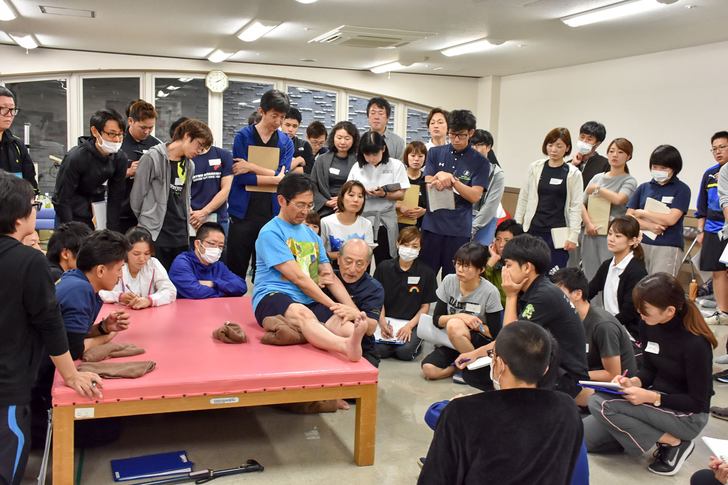 慢性期リハビリ合同症例研究会の様子